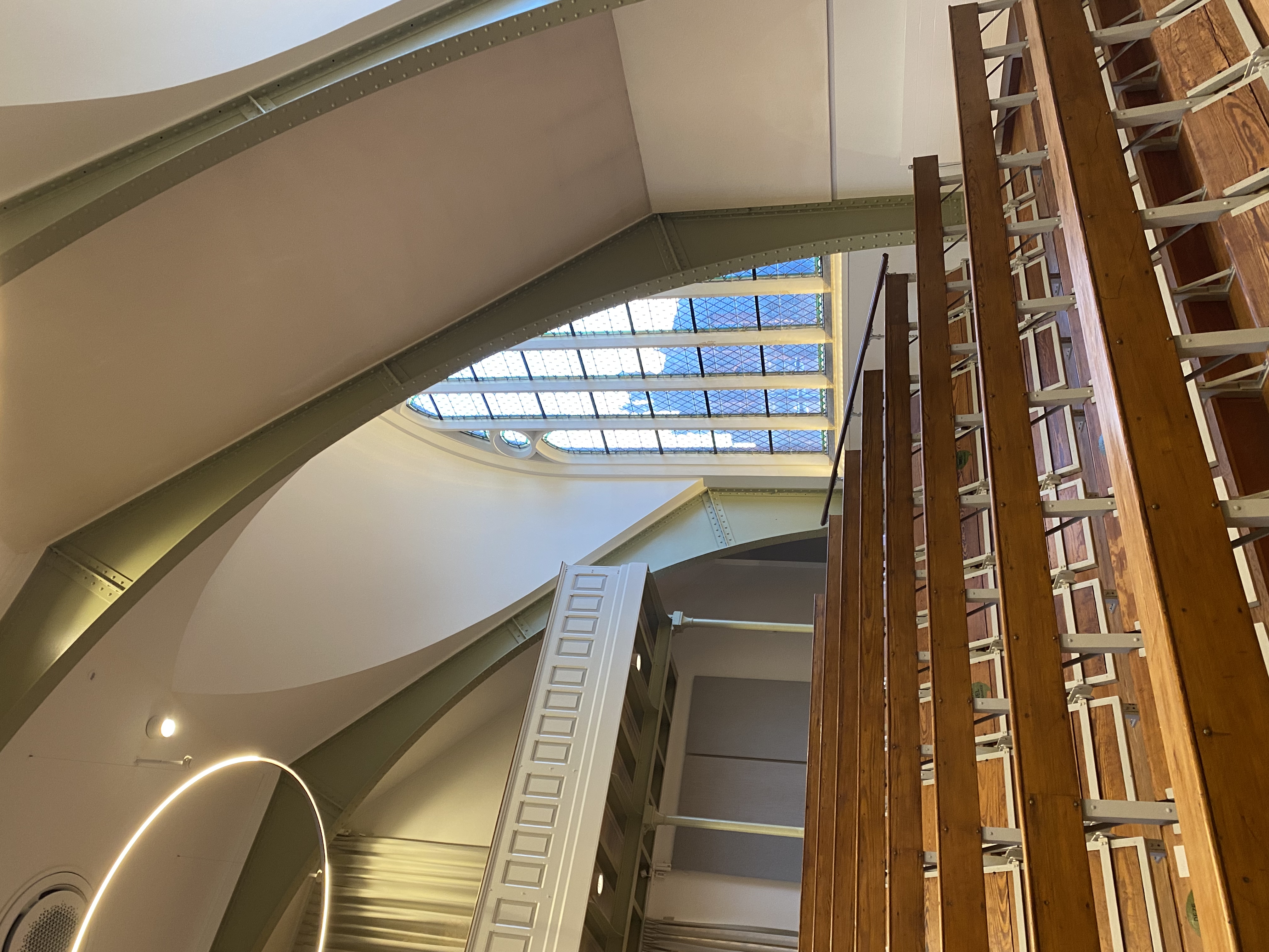 Een zorgvuldig gerestaureerde collegezaal